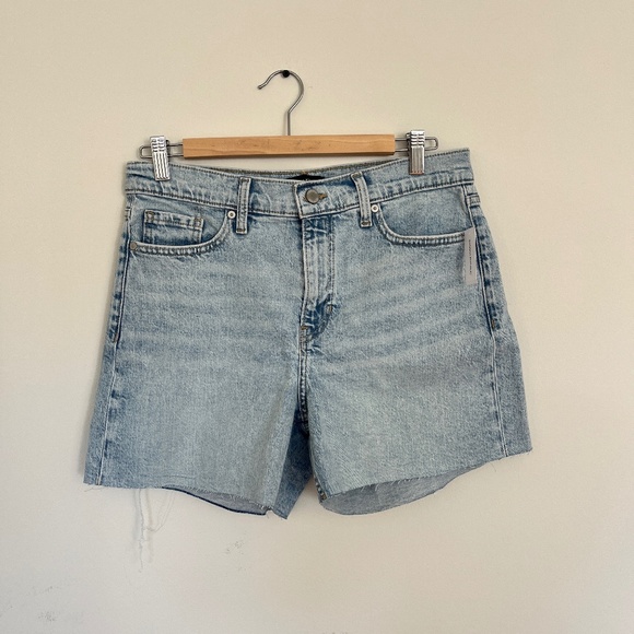 Banana Republic High-Rise 4" Denim Short - Picture 2 of 7